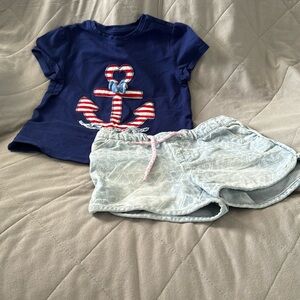 Cute top w/ shorts
